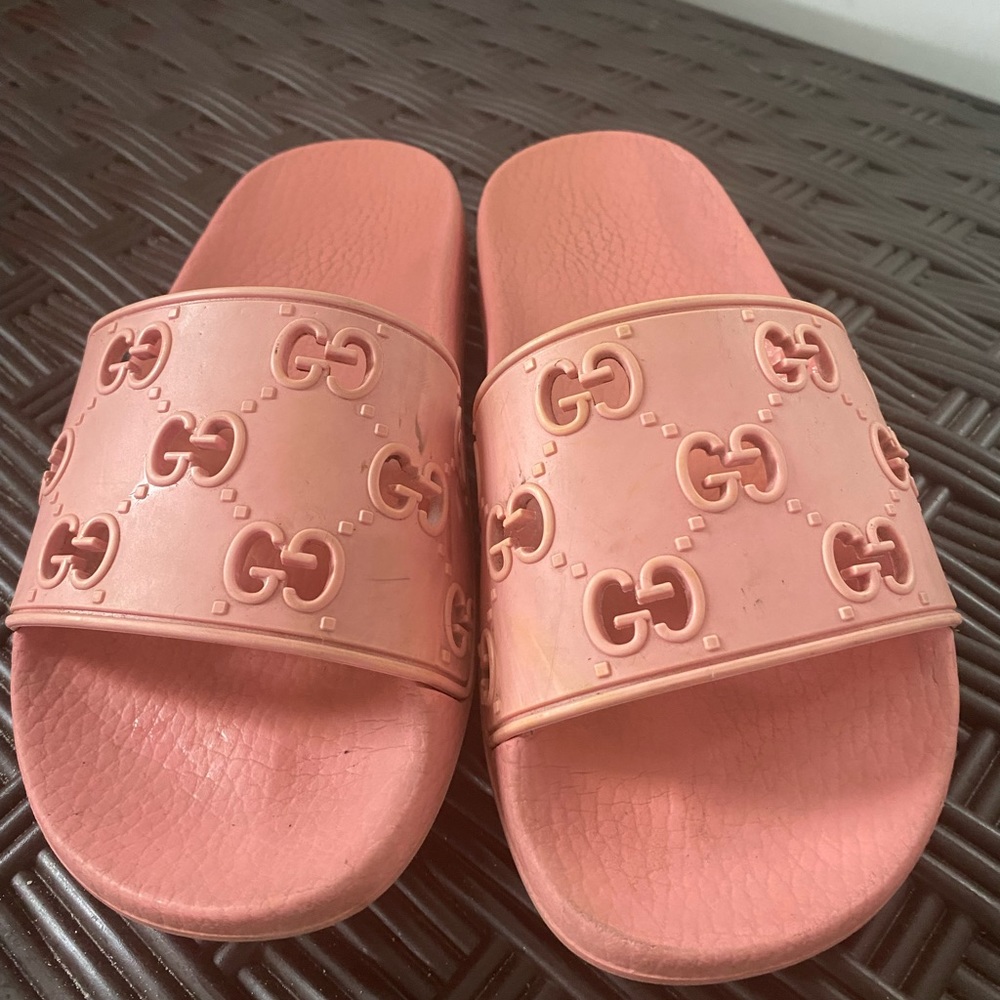 Women’s size 5 pink Gucci slides